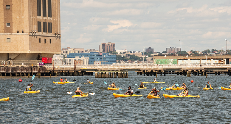 Students paddling kayaks in Hudson River