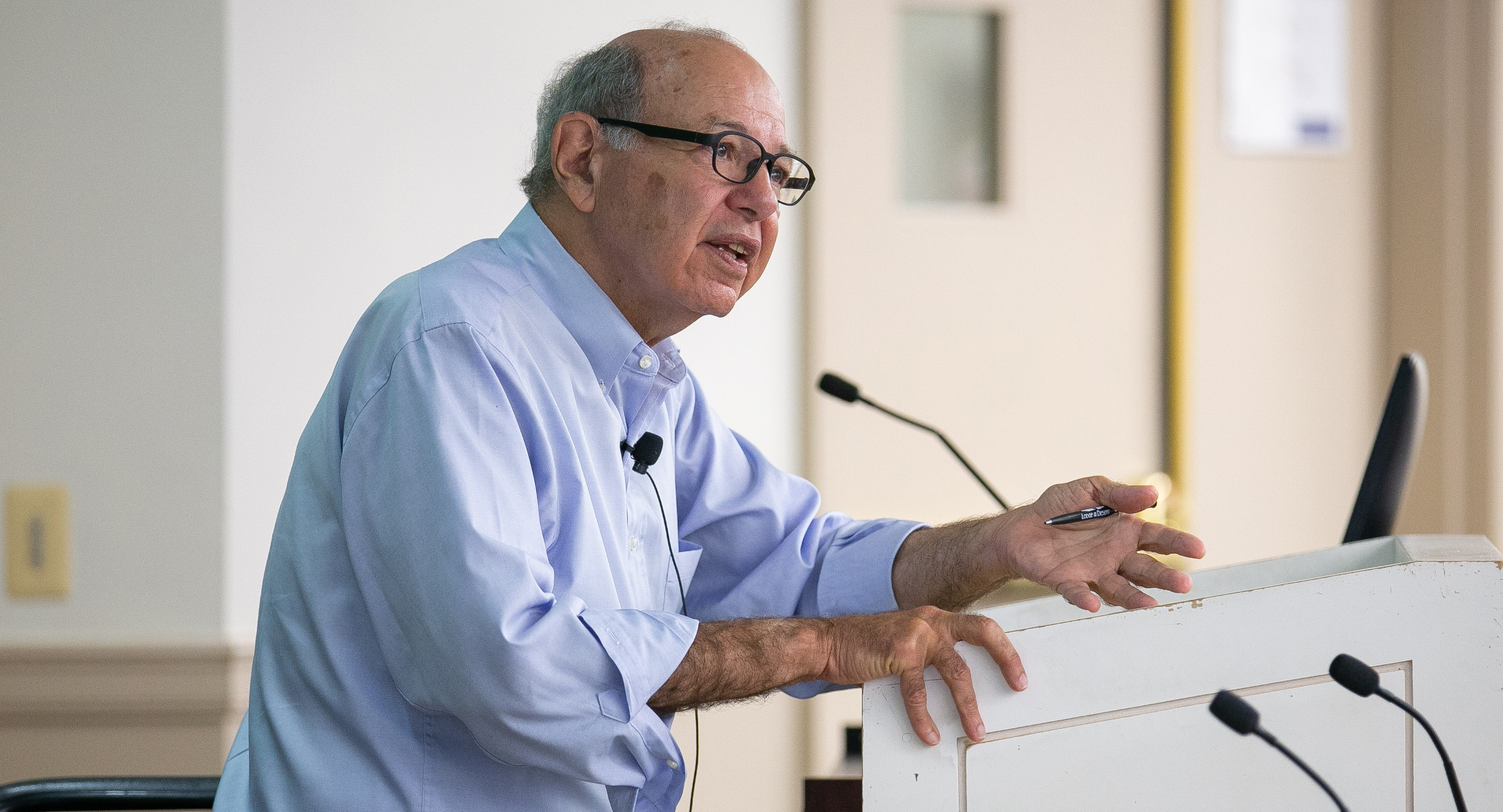 Professor Burt Neuborne teaching a class during reunion weekend 2019