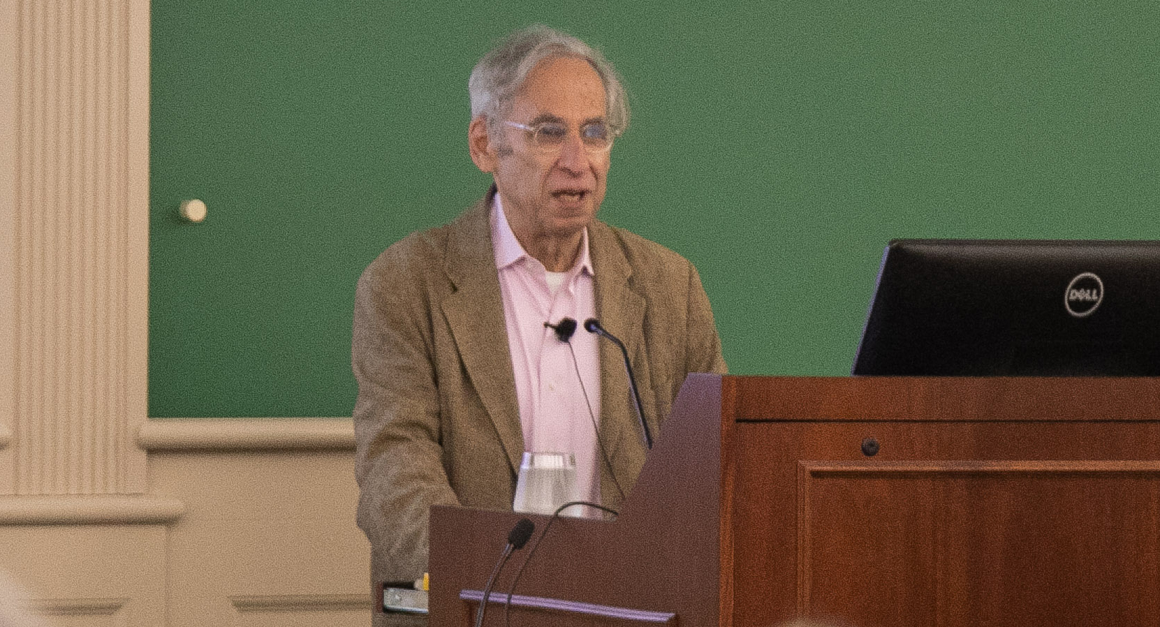 Professor Stephen Gillers teaching a class during reunion weekend 2019