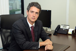 Gustavo Schmidt (LL.M. '08)