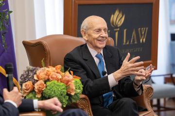 Stephen Breyer and David Boies on stage