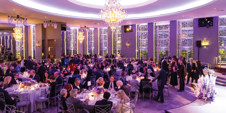 Crowd of alumni seated in Rainbow Room