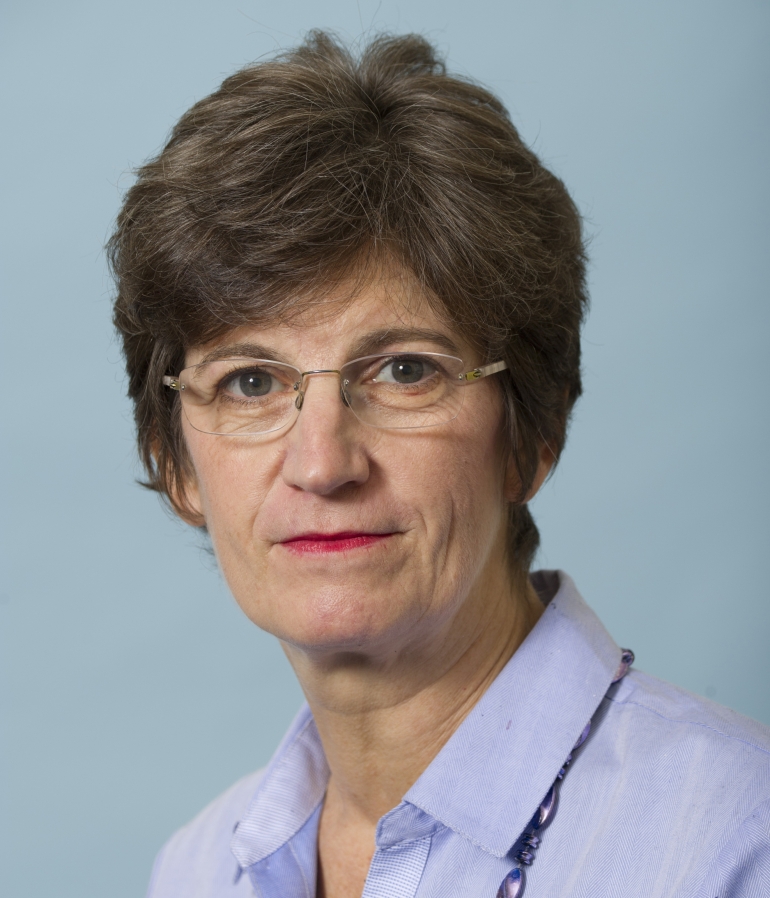 Headshot Mary Holland