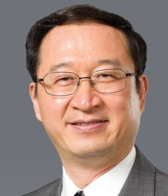 Headshot of Ji Weidong