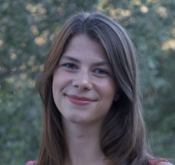 Eva Augst headshot
