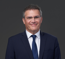 Headshot of Professor Guillermo Jorge