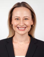 Julia Spencer headshot